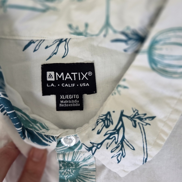 Matix White and Blue Floral Men's Shirt - Picture 2 of 4